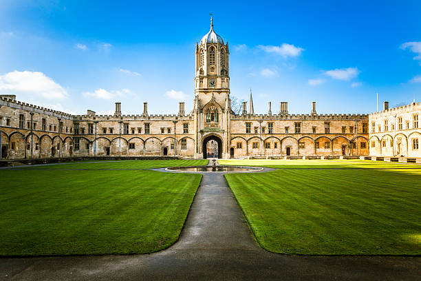 مميزات الدراسة عبر وكيل اكسفورد لتعليم المرن tom tower at oxford university