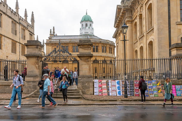 أكاديمية ليدرز: طريقك الرسمي للدراسة في كلية اكسفورد ودعم القبول الجامعي