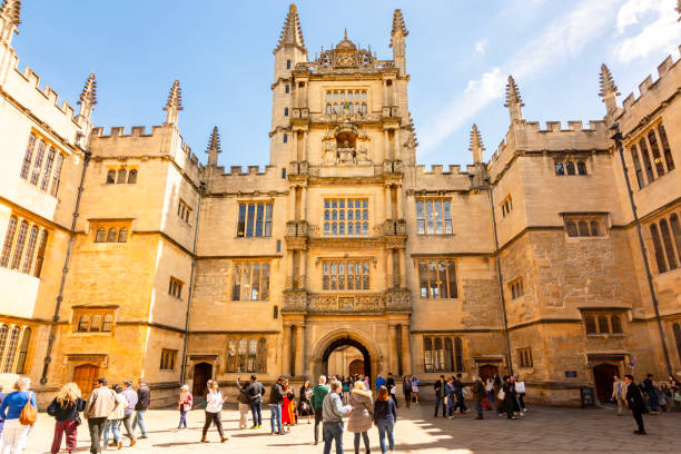 لماذا يختار الطلاب كلية أكسفورد للعلوم والتكنولوجيا؟ التكاليف المناسبة وخيارات الدفع