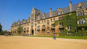 أكاديمية ليدرز: طريقك الرسمي للدراسة في كلية اكسفورد