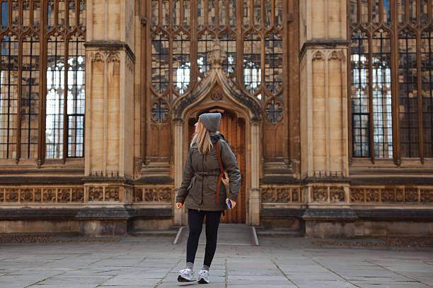 فرص التوظيف بعد دليلك الشامل للدراسة في كلية أكسفورد للعلوم والتكنولوجيا